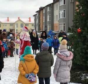 Мегаполисяне под Брянском тепло встретили Деда Мороза со Снегурочкой