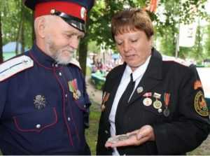 Внучке героя вручили найденный на Брянщине орден Красной звезды