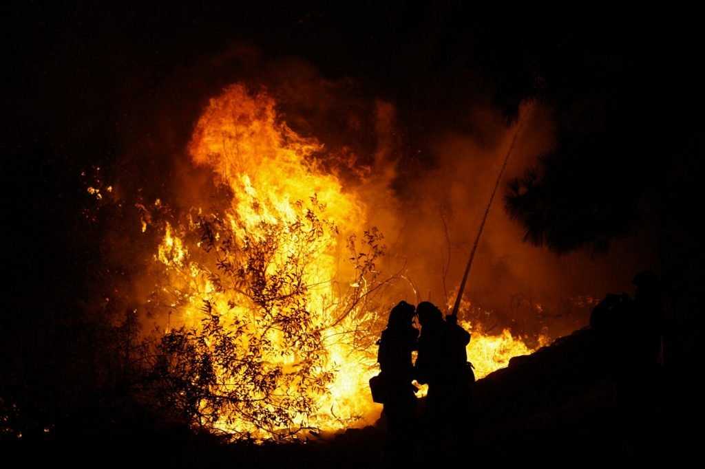 В брянском райцентре пожарные спасли человека