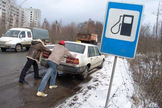 Цена литра бензина вырастет на 2 рубля