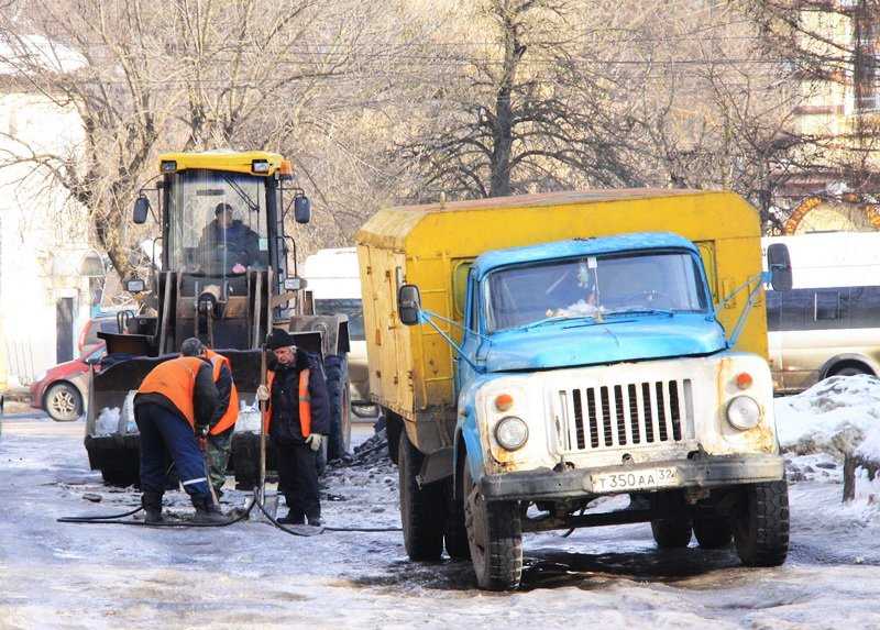 В Брянске после проверки начали зимний ремонт дорог