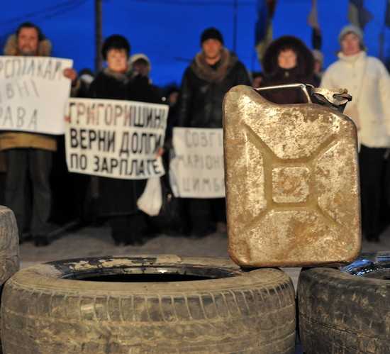 В украинских Сумах начались забастовки и митинги с покрышками