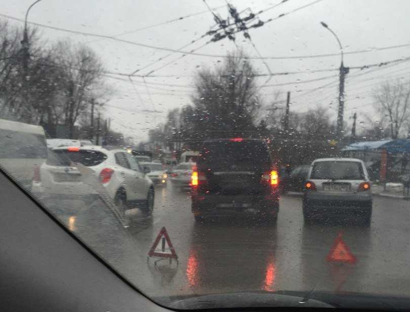 Потоп в Брянске ударил по двигателям автомобилей