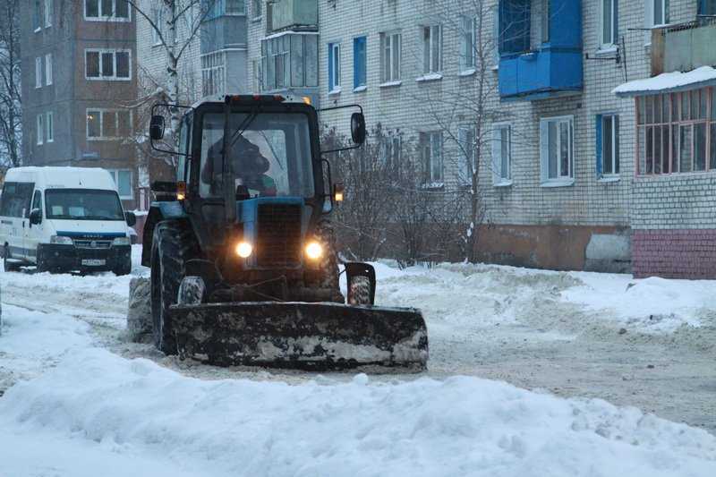 В Брянске на уборку снега вышли 38 машин
