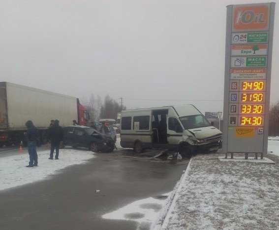 В Брянске пассажиры выпали из маршрутки, потерявшей двери