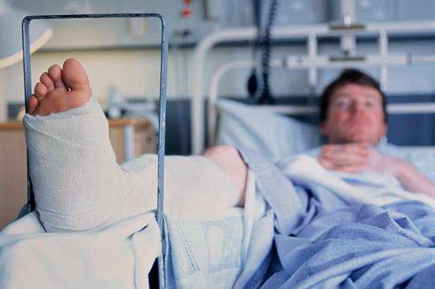 В Брянске юная автомобилистка на парковке сломала ногу парню