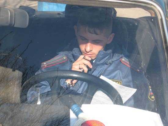 В Брянске удиравший от полиции пьяный водитель врезался в забор