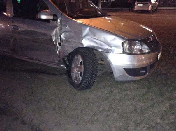 В Брянске около Бежицкого универмага столкнулись три автомобиля