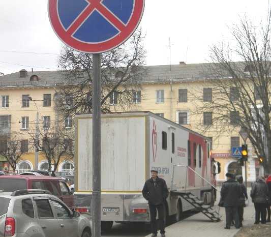 Водителя брянской «Службы крови» наказали за незаконную парковку
