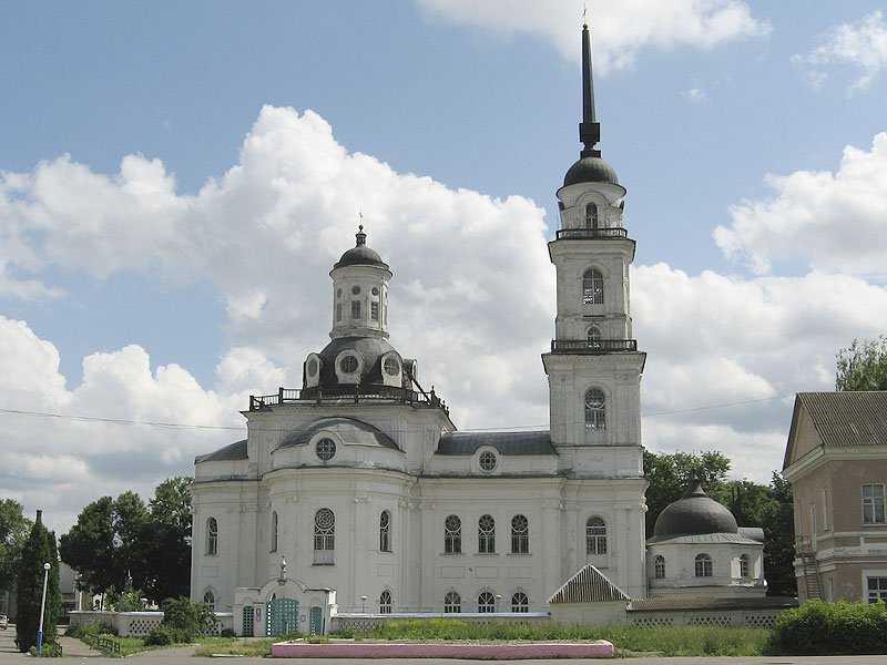 В Брянской области рассыпается двухсотлетний православный храм