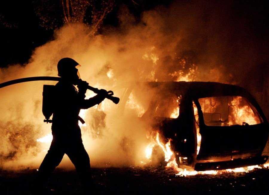 В брянском райцентре ночью сгорел автомобиль