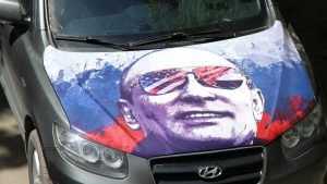 В Брянске появился автомобиль с Путиным на всем капоте