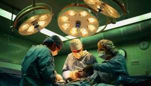 Хирурги вынули иглу из сердца 13-летней девочки