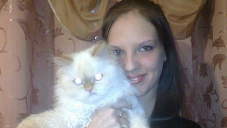 Мать убитой брянской девочки Ани Шкапцовой в заключении чистит картошку