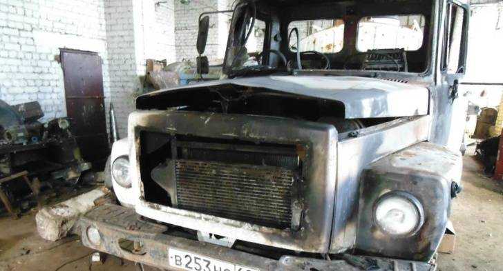 В брянской деревне сгорел грузовик