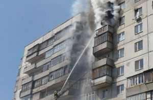 В Брянске потушили пожар на балконе жилого дома