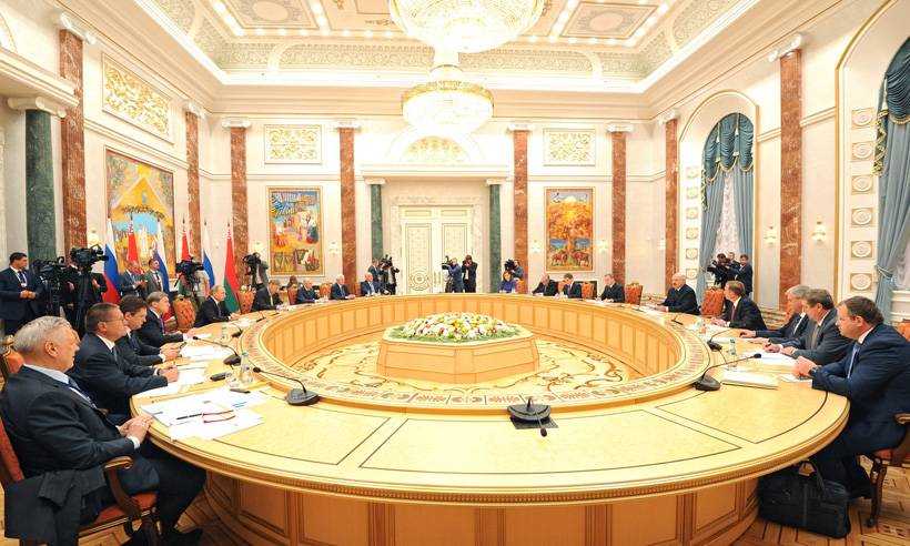 Брянский губернатор подписал план сотрудничества в Минске
