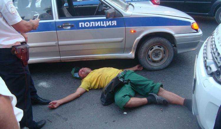 В Брянске девушка на «Мерседесе» отдавила ногу пьяному пешеходу
