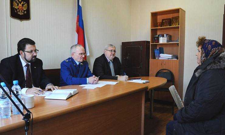 Коллектив брянской прокуратуры проводил в Смоленск Александра Ступака