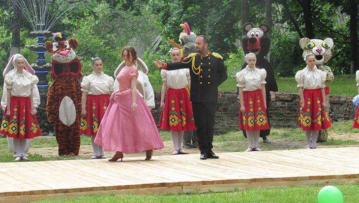 На празднике в брянском поселке Локоть  побывала вдова племянника Николая II