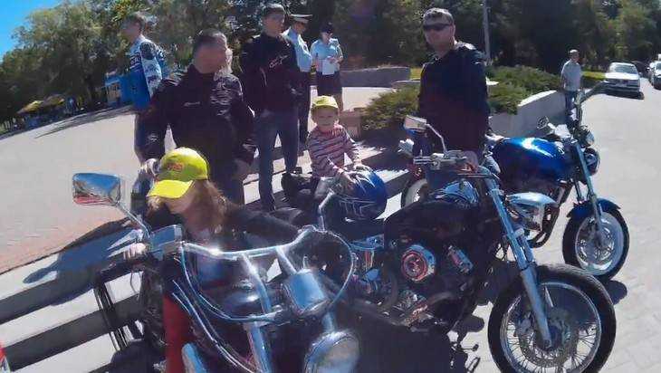Брянские мотоциклисты подарили день радости детям из приюта