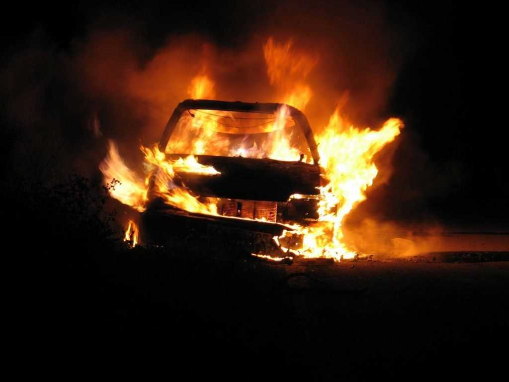 В Брянске ночью сгорел автомобиль