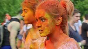 Измазаться зловещим пеплом: брянцы откровенно сказали о фестивале Холи