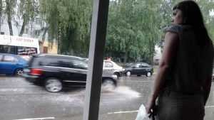В Брянске после ливня с градом затопило улицы