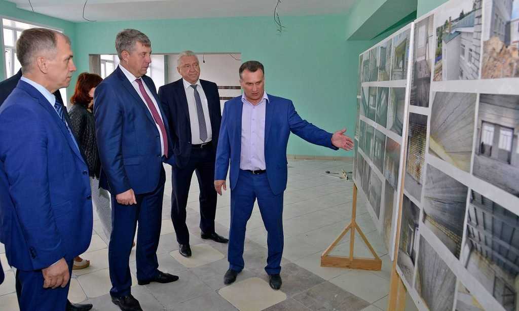 Брянский губернатор пообещал открыть школу в Клетне к 1 сентября
