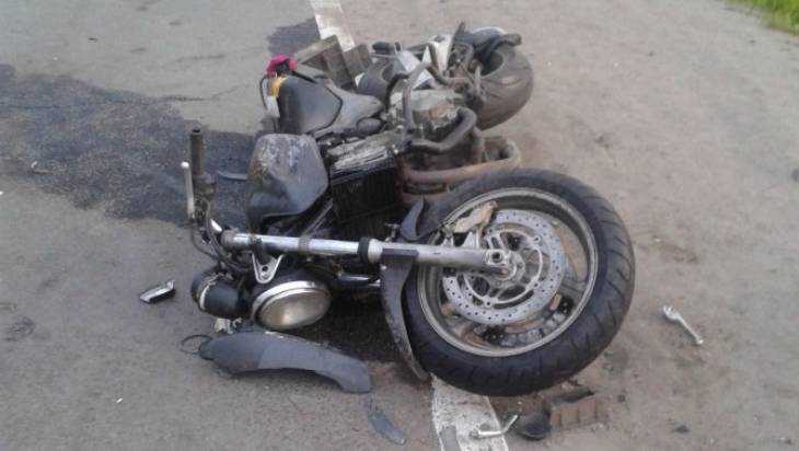 Под Брянском пьяный мотоциклист врезался в остановку