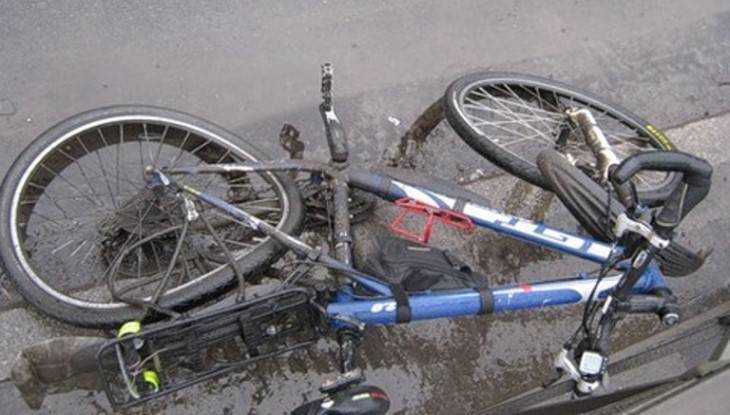 В Брянске «ВАЗ» протаранил иномарку и сбил велосипедистку