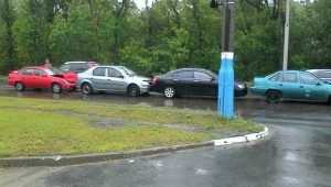 Под дождем в Брянске столкнулись пять автомобилей