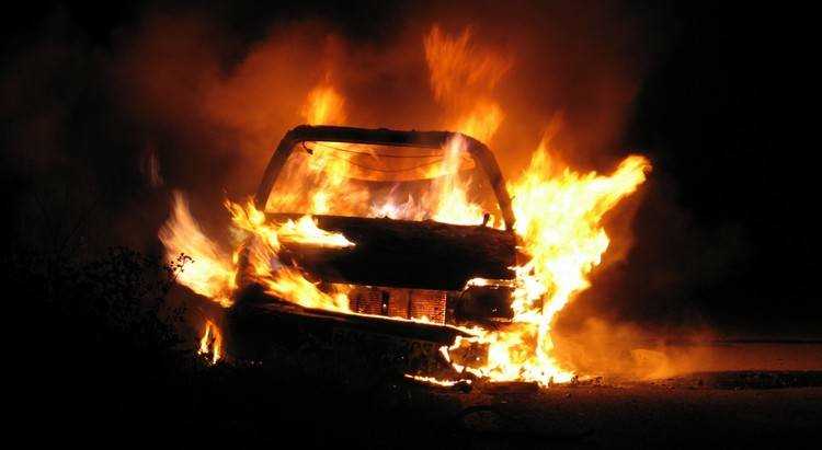 В брянском поселке сгорел автомобиль