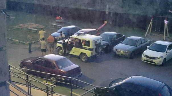 Ночью в центре Брянска вандал разбил автомобили