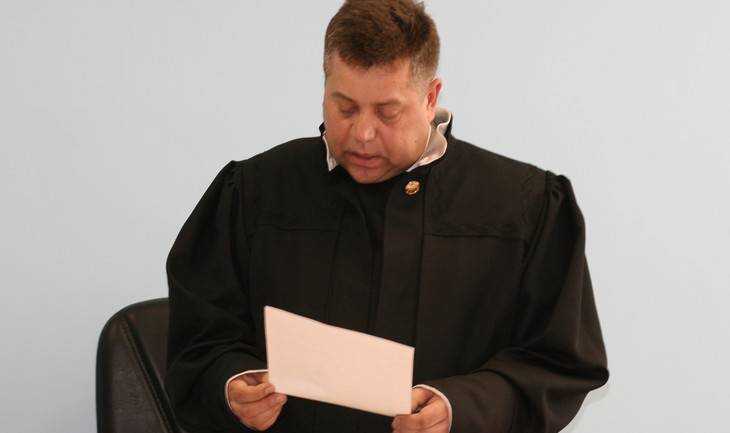 Брянский судья Бочаров, посадивший Добржанскую, снял мантию