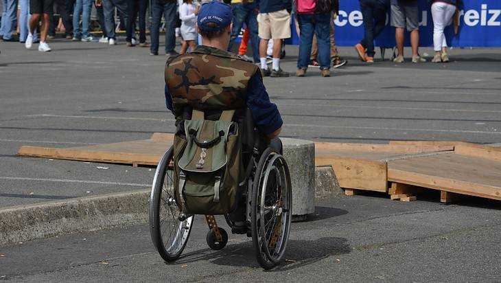 Инвалид-колясочник пожаловался на поборы в брянском интернате