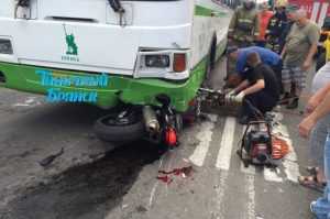 Опубликовано видео аварии с мотоциклистом в Брянске