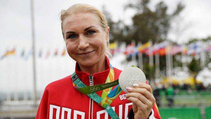 Брянского чемпиона дочь поздравила с юбилеем олимпийским серебром