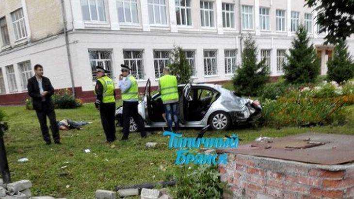 Опубликовано еще несколько снимков жуткой автокатастрофы в Брянске