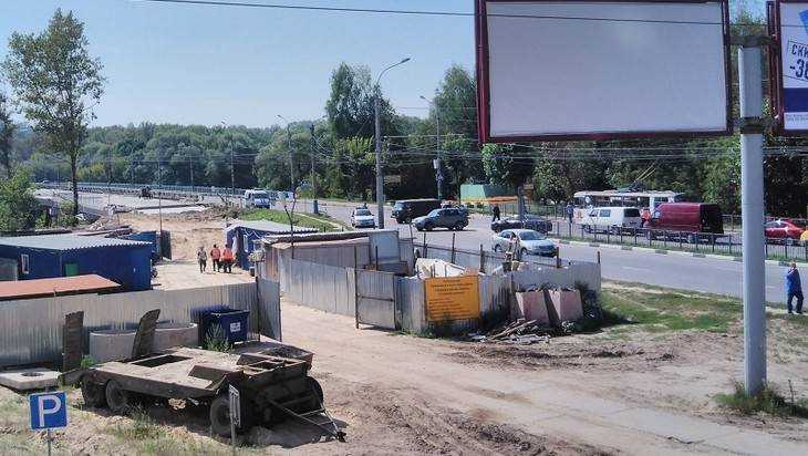 Найденная в Брянске на Первомайском мосту мина парализовала движение
