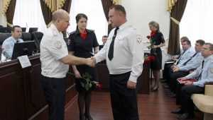 Брянского полицейского наградили за спасение тонувших подростков