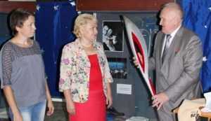Брянский музей пополнился олимпийским факелом космонавта Афанасьева