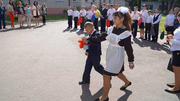 Брянские энергетики поздравили с Днем знаний воспитанников школы-интерната