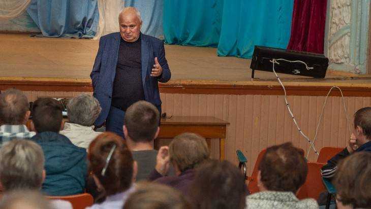 Виктор Киселев встретился с жителями поселка Бытошь Дятьковского района