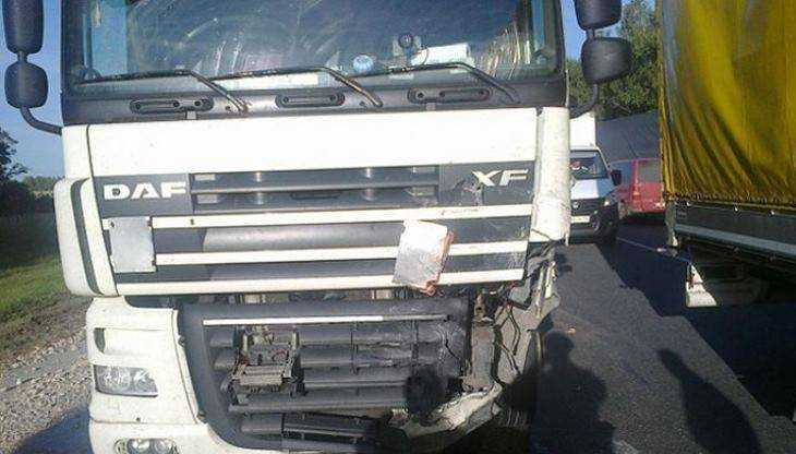 Под Брянском при столкновении трёх грузовиков с «Ладой» погиб водитель