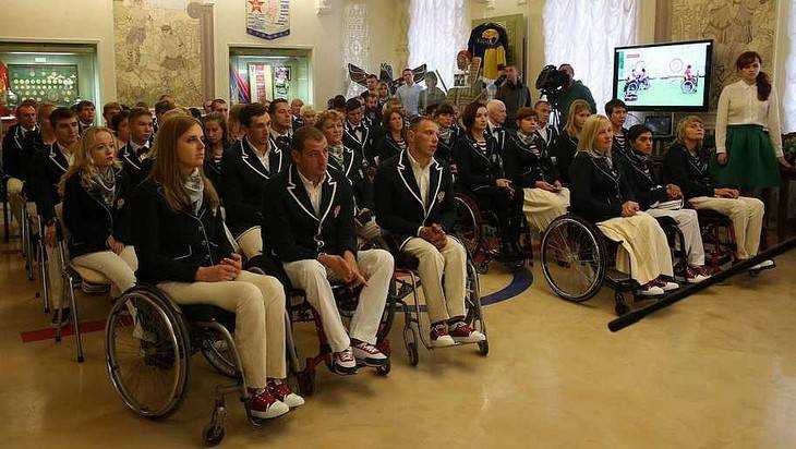 Министр спорта Виталий Мутко наградил брянского паралимпийца