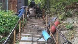 В Брянске начали ремонтировать лестницу-костоломку