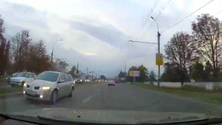 Водитель в Брянске проехался по встречной полосе на Московском проспекте