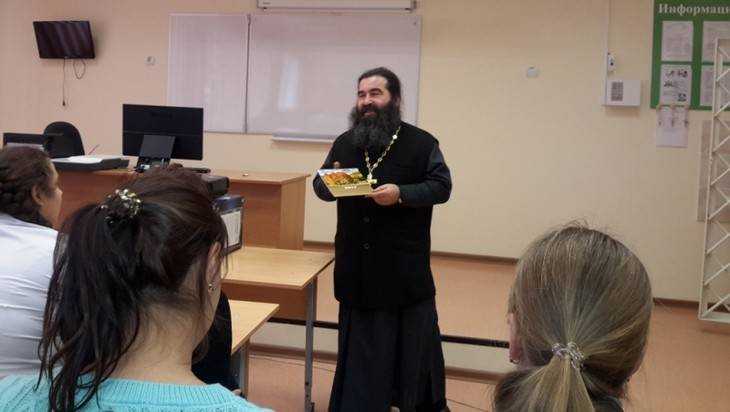 Священник рассказал брянским школьникам о пагубных страстях