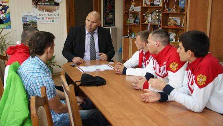 Николай Валуев посетил брянское училище олимпийского резерва